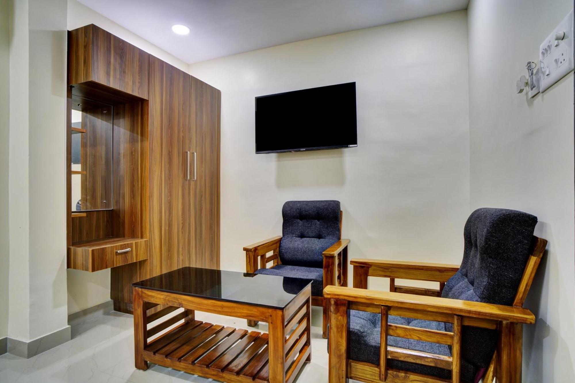 Hotel O Crystal Executive Suites Kochi Exterior foto