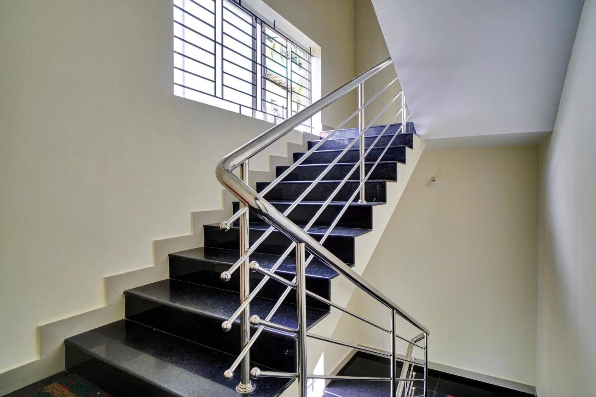 Hotel O Crystal Executive Suites Kochi Exterior foto