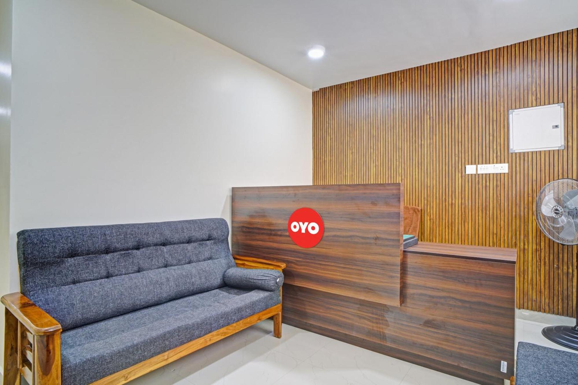 Hotel O Crystal Executive Suites Kochi Exterior foto