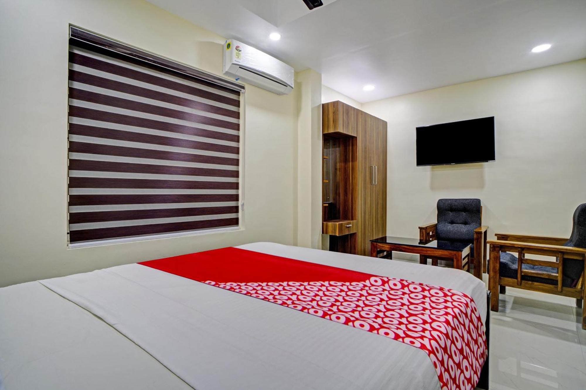 Hotel O Crystal Executive Suites Kochi Exterior foto