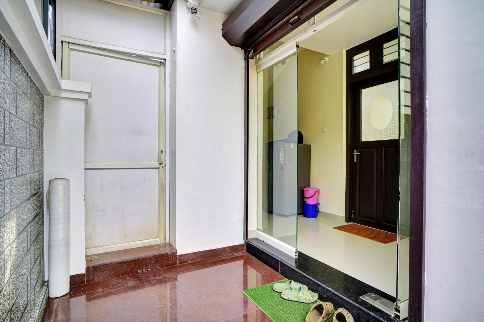 Hotel O Crystal Executive Suites Kochi Exterior foto
